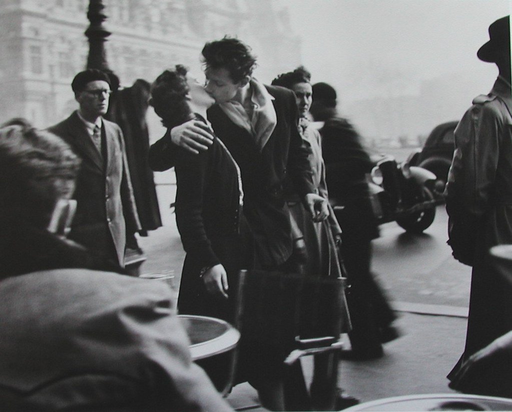 Photograph of Robert_Doisneau_The Kiss of City Hall